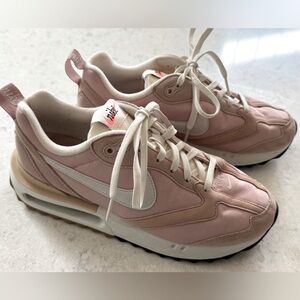 Women’s Nike Air Max Dawn size 8